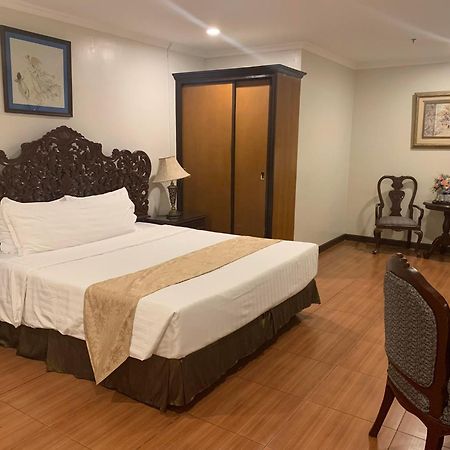 Crown Royale Hotel Balanga Экстерьер фото