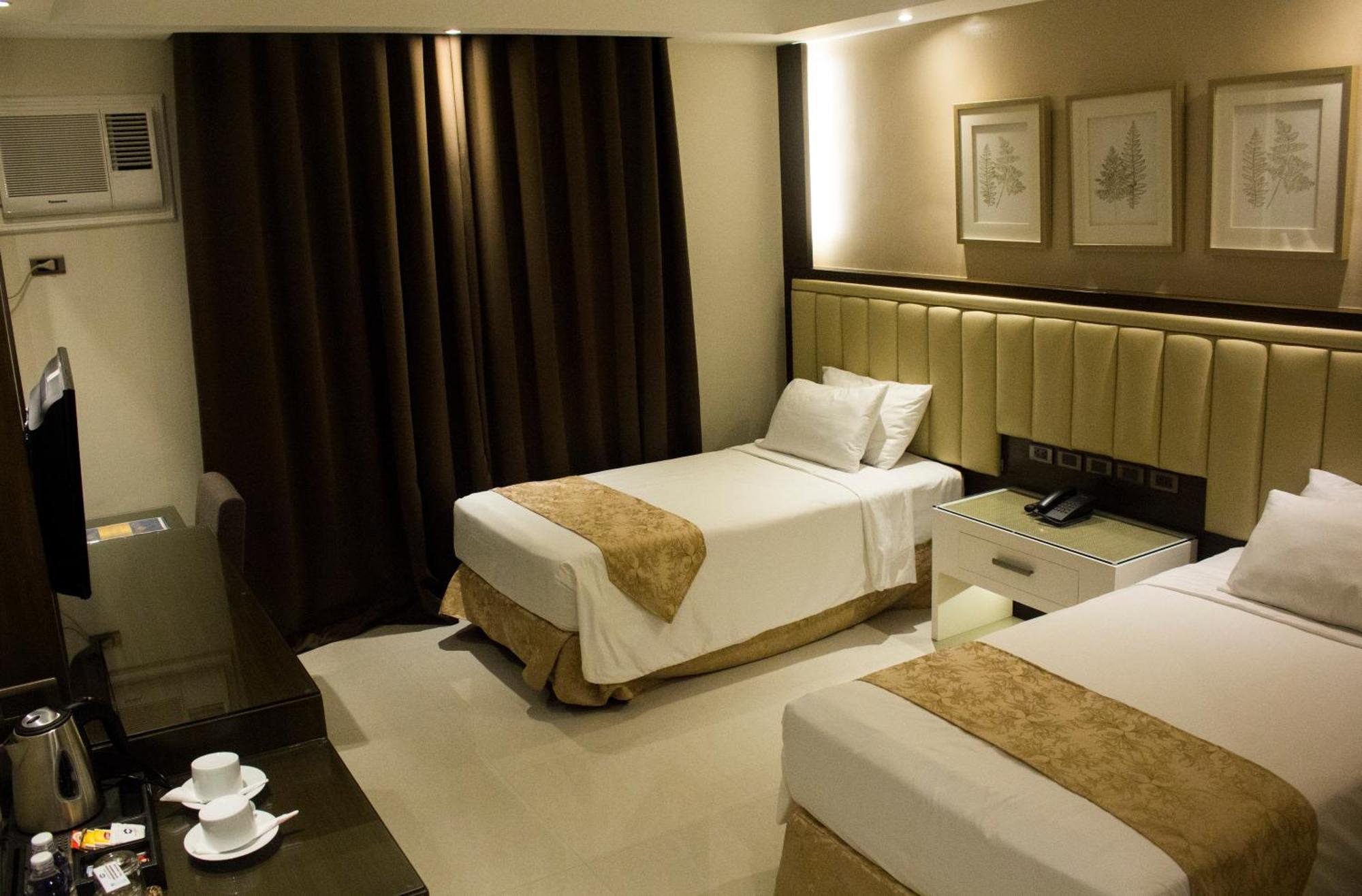 Crown Royale Hotel Balanga Экстерьер фото