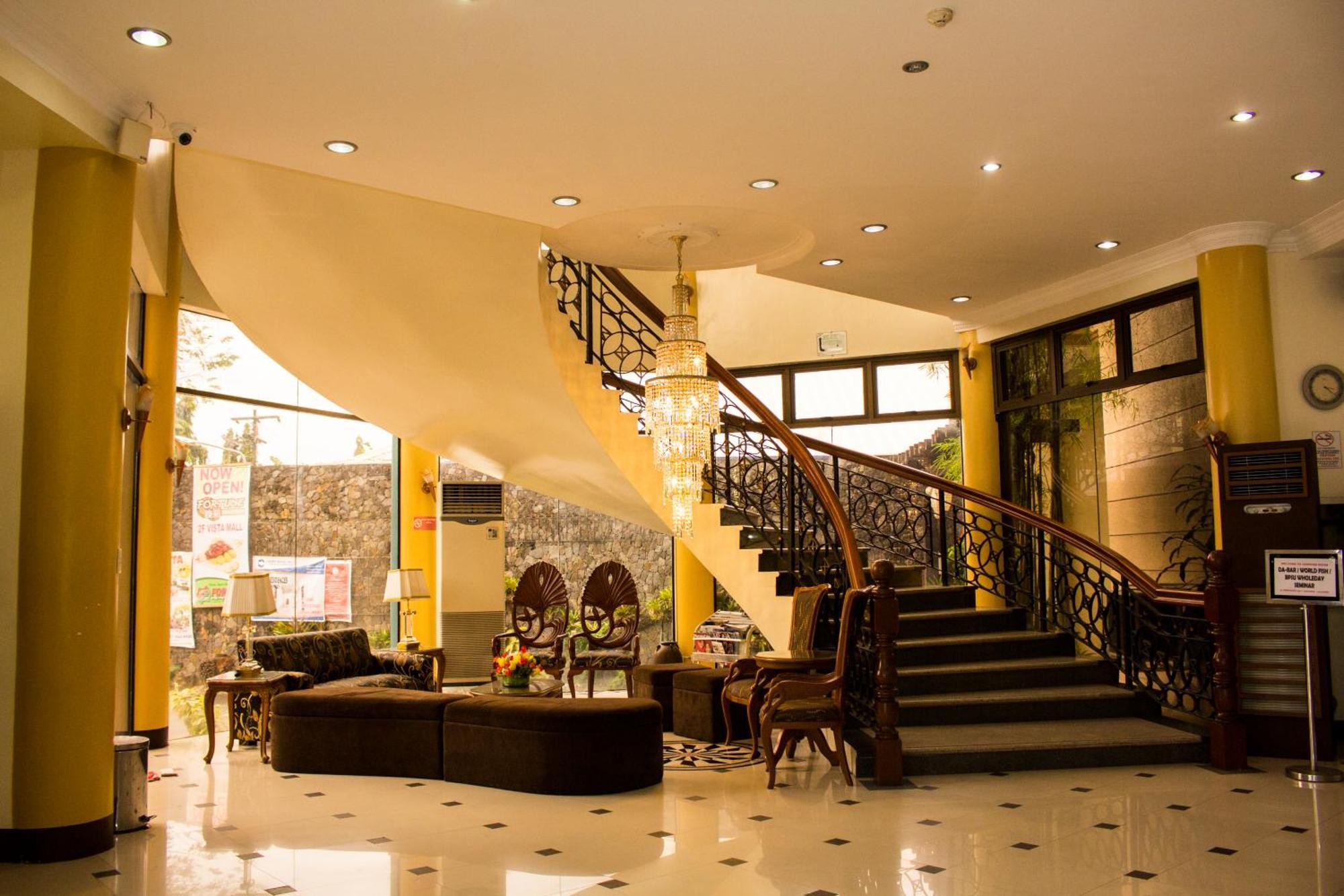 Crown Royale Hotel Balanga Экстерьер фото