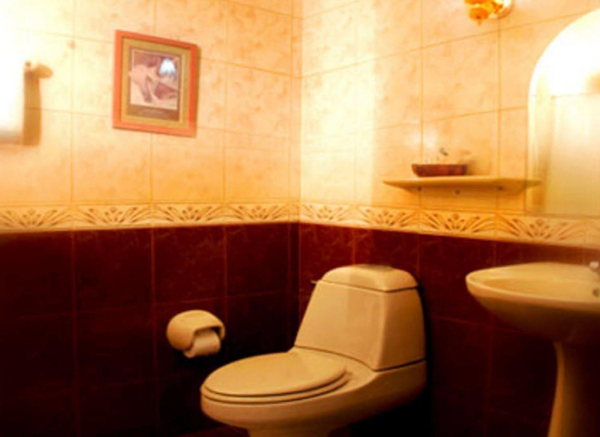 Crown Royale Hotel Balanga Экстерьер фото
