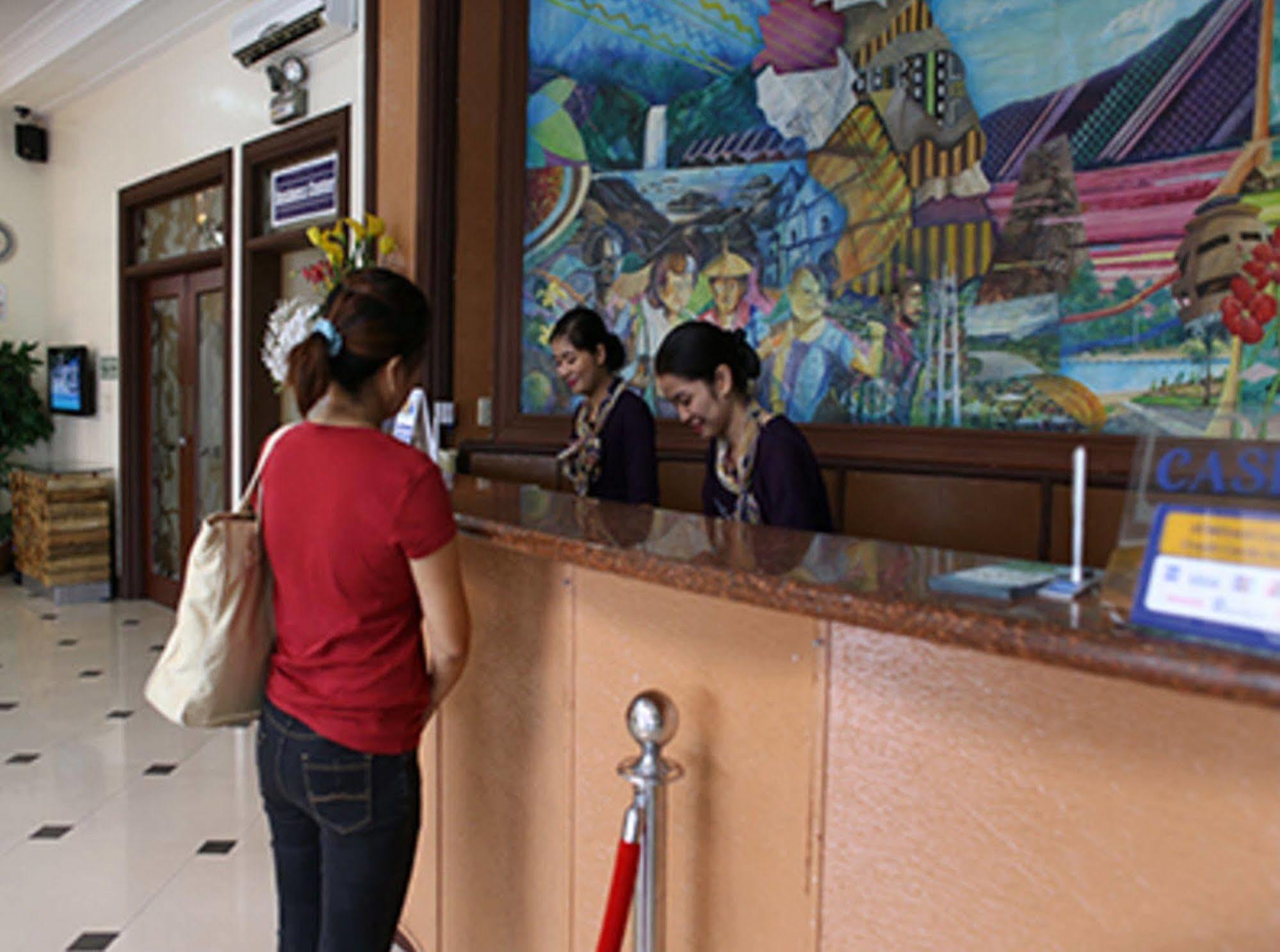 Crown Royale Hotel Balanga Экстерьер фото