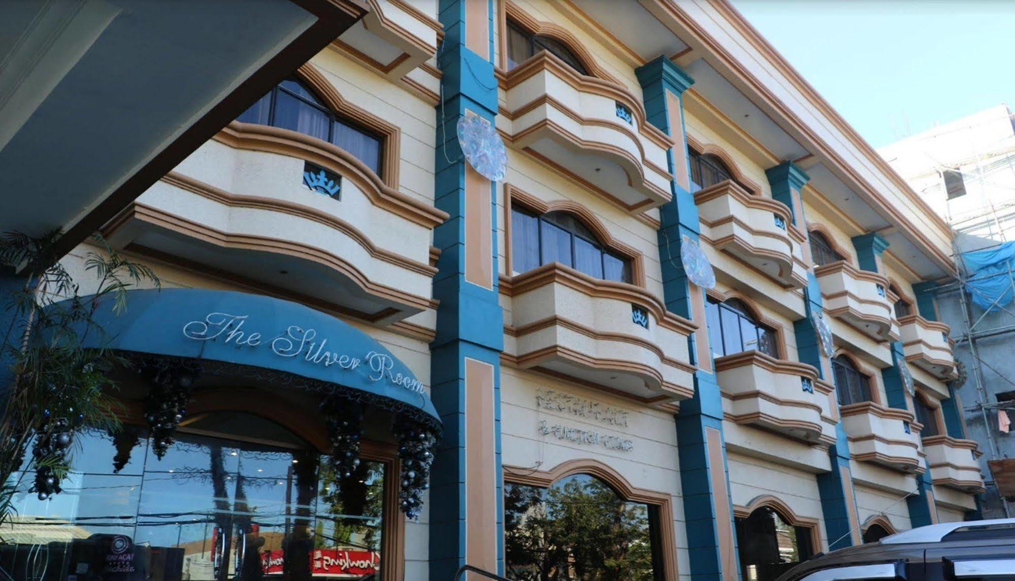 Crown Royale Hotel Balanga Экстерьер фото