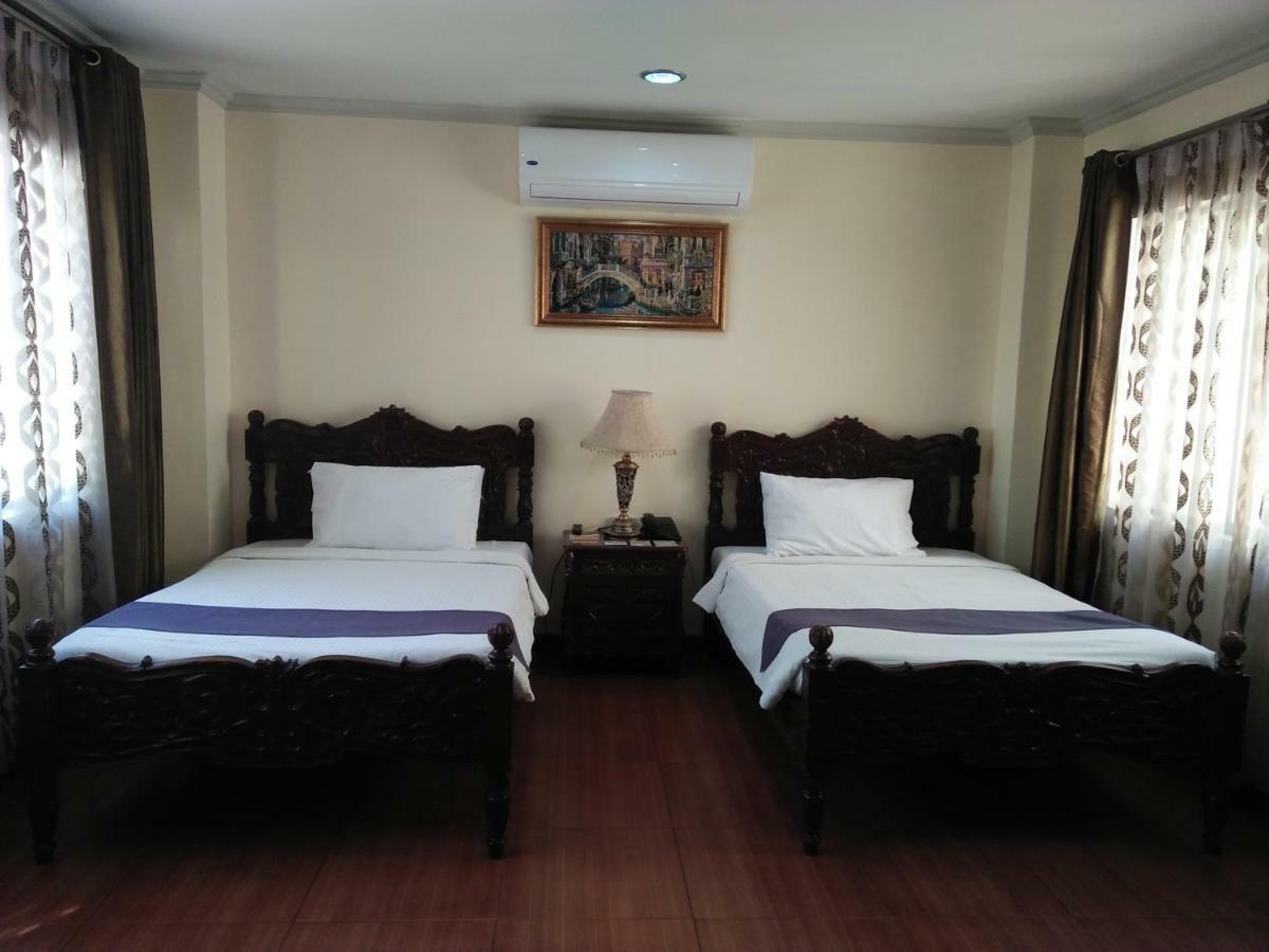 Crown Royale Hotel Balanga Экстерьер фото